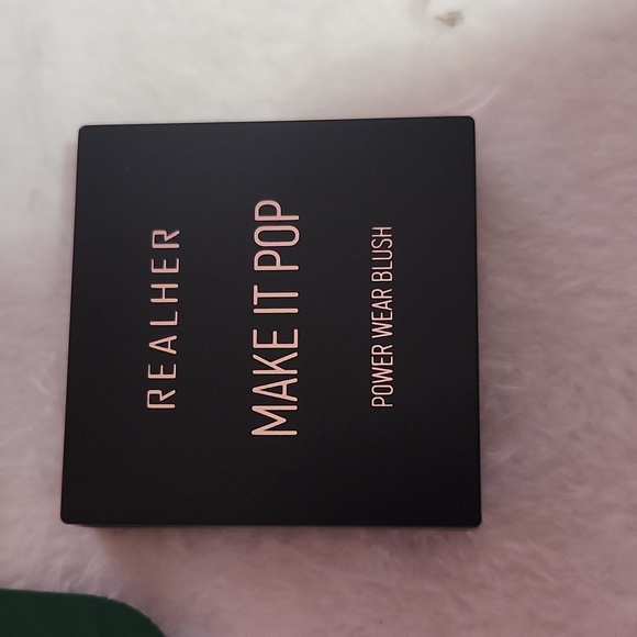 NEW!!  Make Up Gift Set!!! Excellent Deal!! - Picture 3 of 14